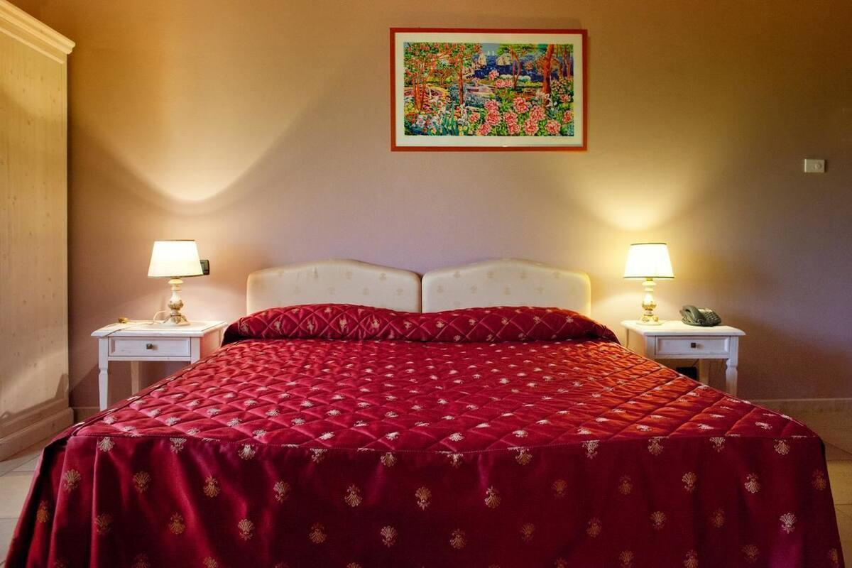 Free minibar items, in-room safe, cots/infant beds, rollaway beds