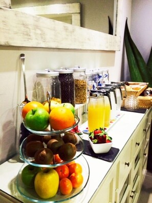 Desayuno de autoservicio todos los días (con cargo) 