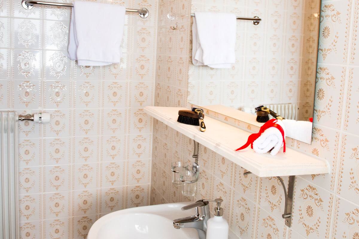single room | bathroom | shower, free toiletries, hair dryer, towels