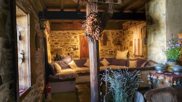 House Olive | Living area