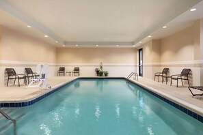 Indoor pool, sun loungers