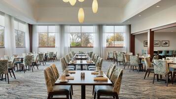 Daily cooked-to-order breakfast (USD 12.50 per person)