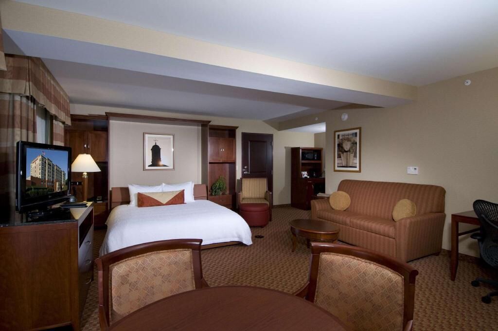 Select Comfort beds, minibar, desk, blackout drapes