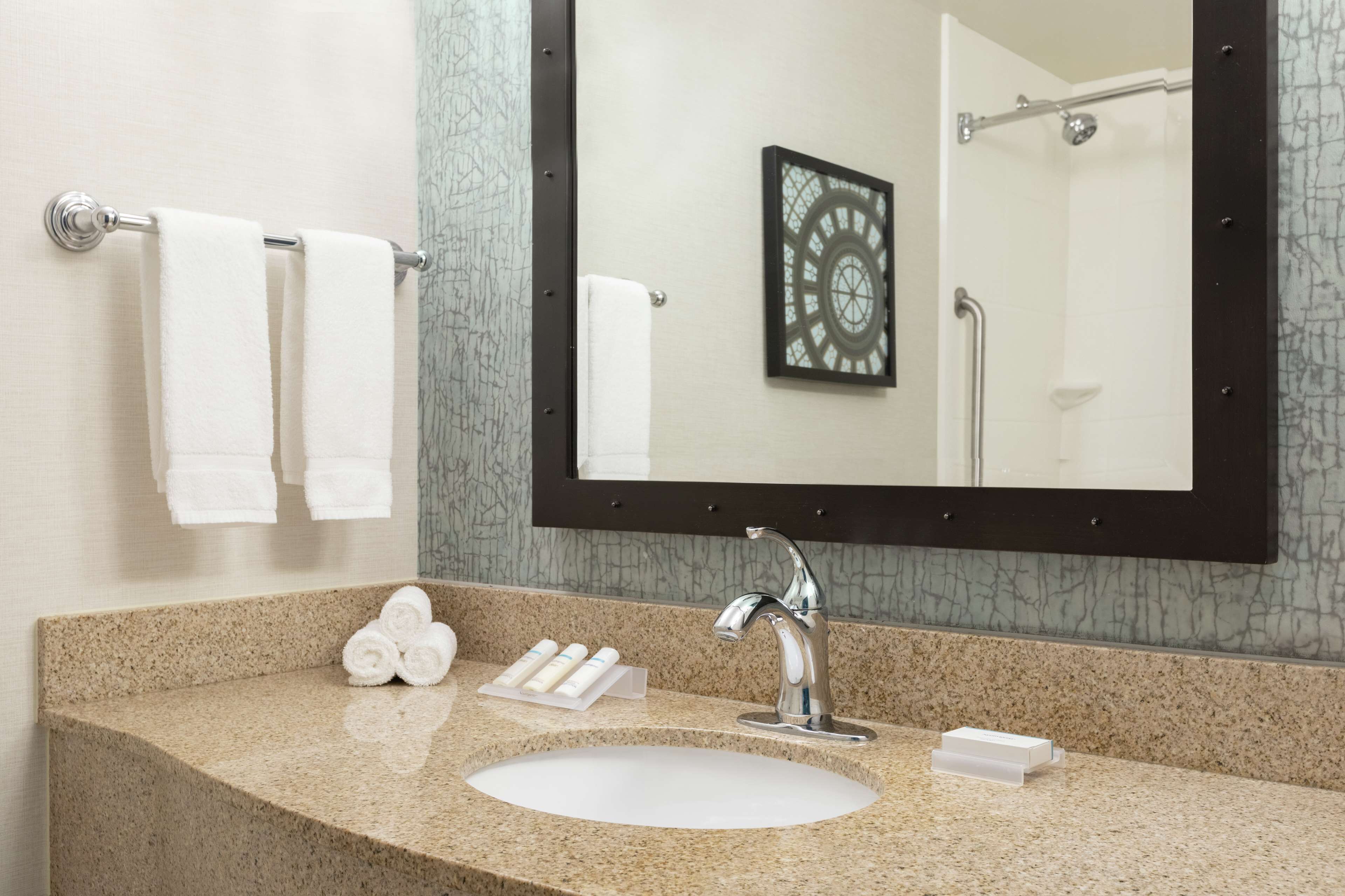 combined shower/bathtub, free toiletries, towels