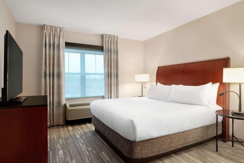 Select Comfort beds, minibar, desk, blackout drapes