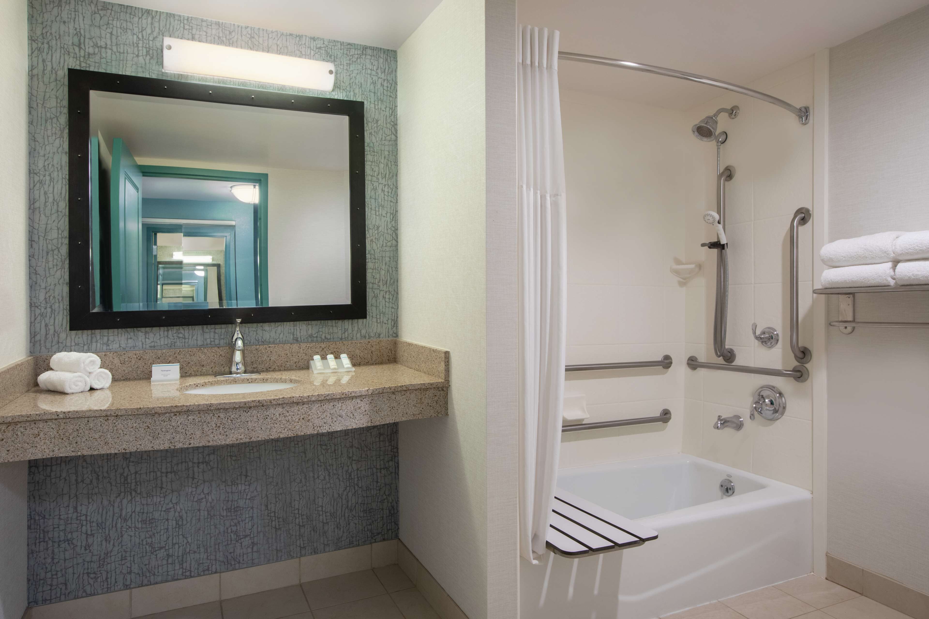 combined shower/bathtub, free toiletries, towels