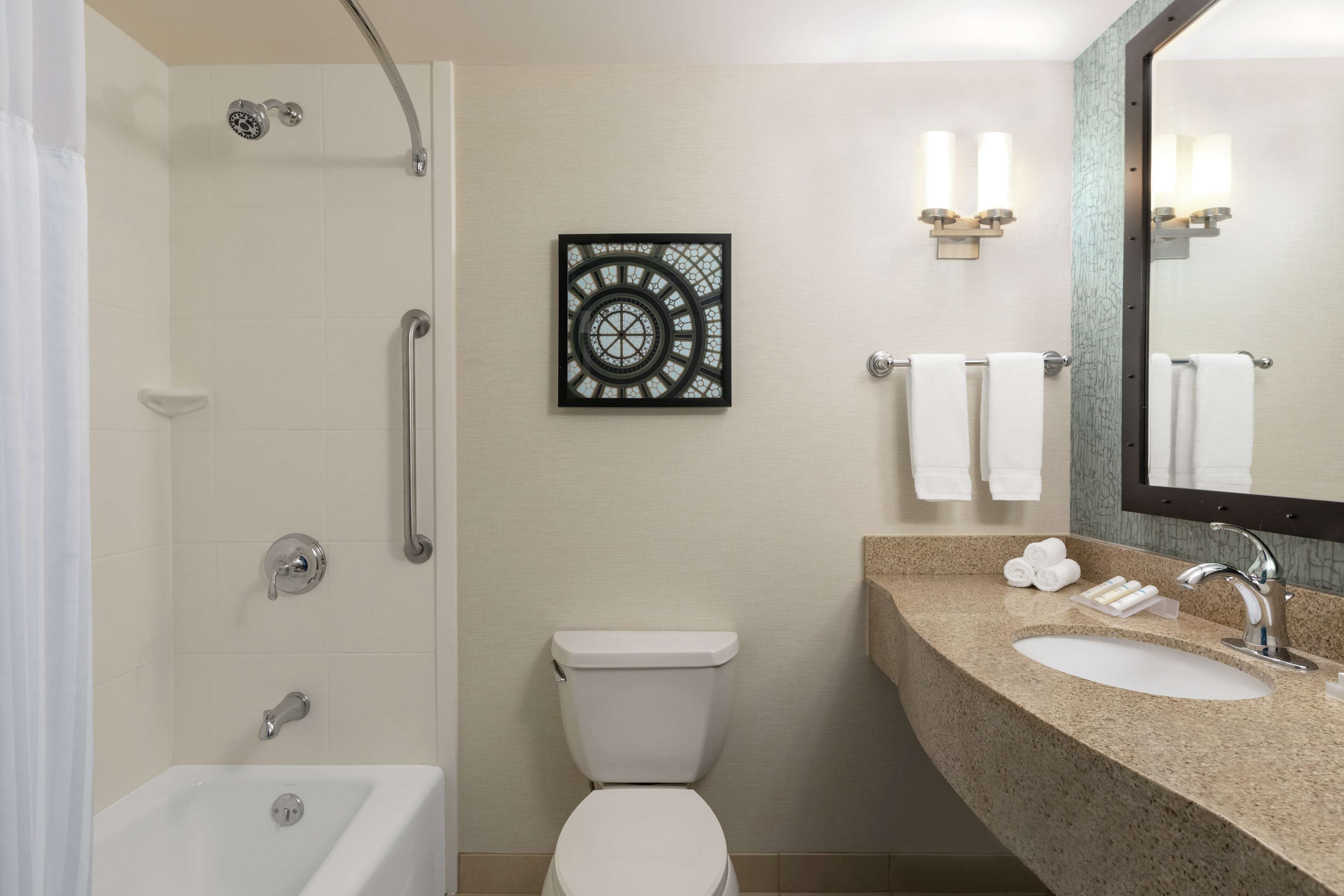 combined shower/bathtub, free toiletries, towels