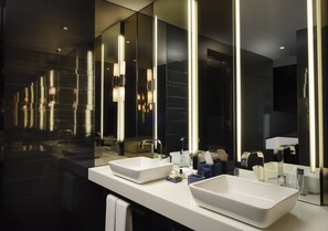 Premium Suite (Centric, Large Suite) | Bathroom