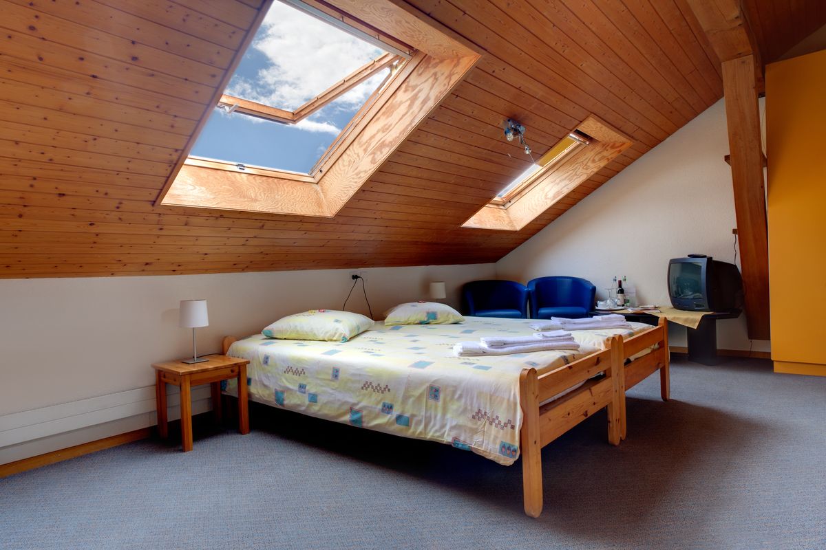 Desk, free cribs/infant beds, rollaway beds, free WiFi