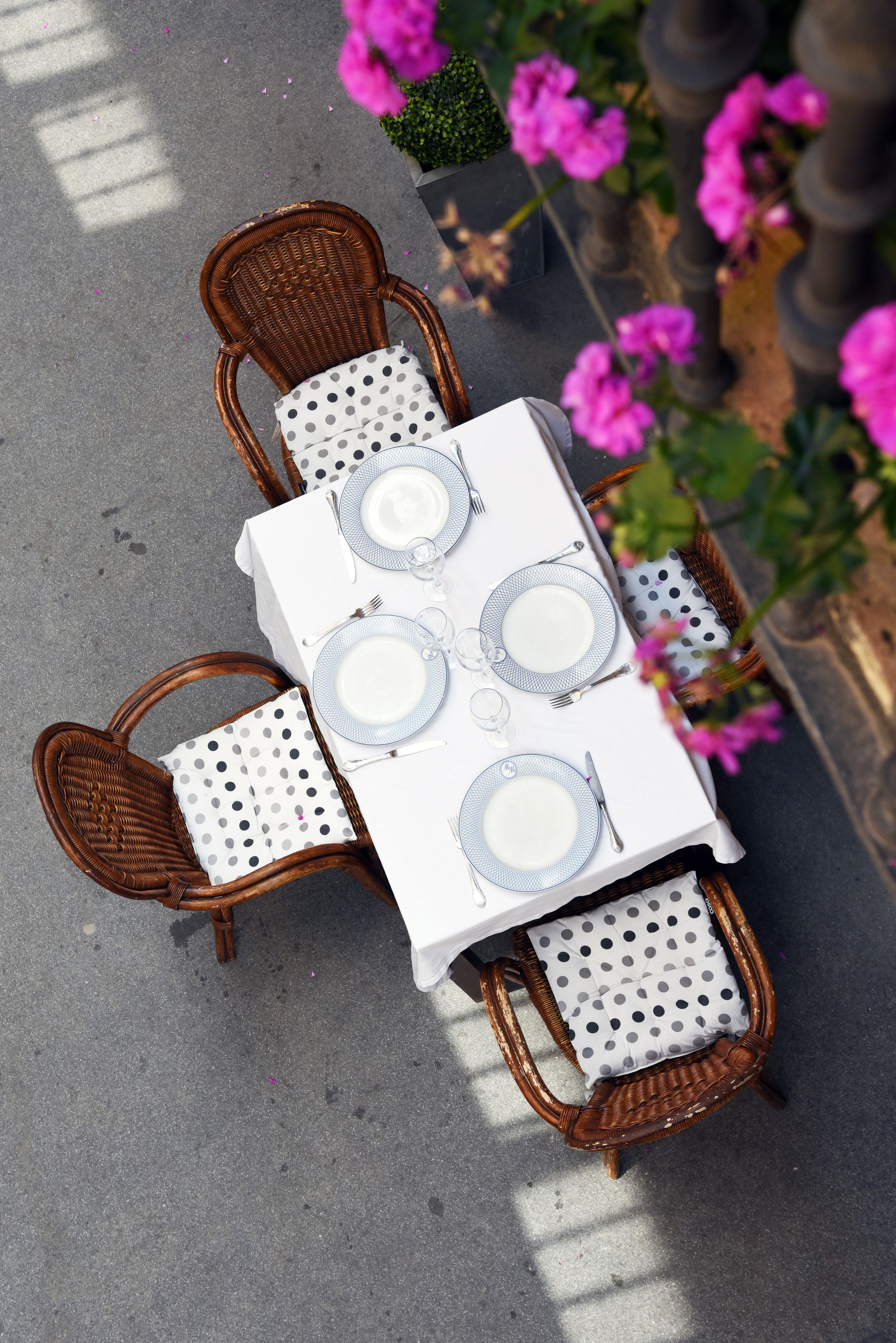 2 restaurants, regional cuisine