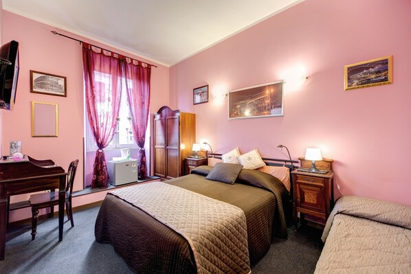 Quadruple Room | In-room safe, desk, blackout drapes, iron/ironing board - Settembre 95 (Rome)