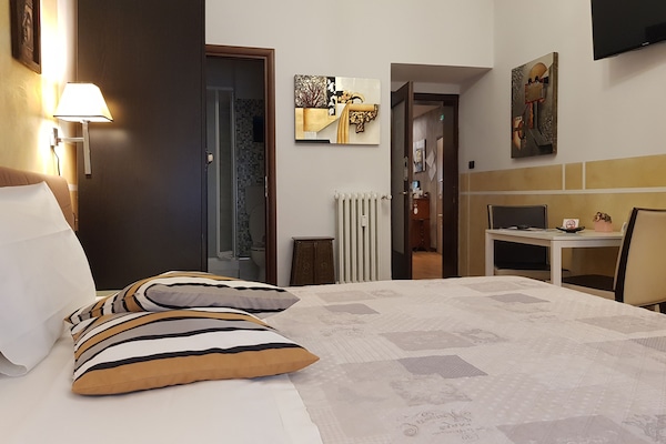 Doppel- oder Zweibettzimmer, mit Bad | Kostenloses WLAN