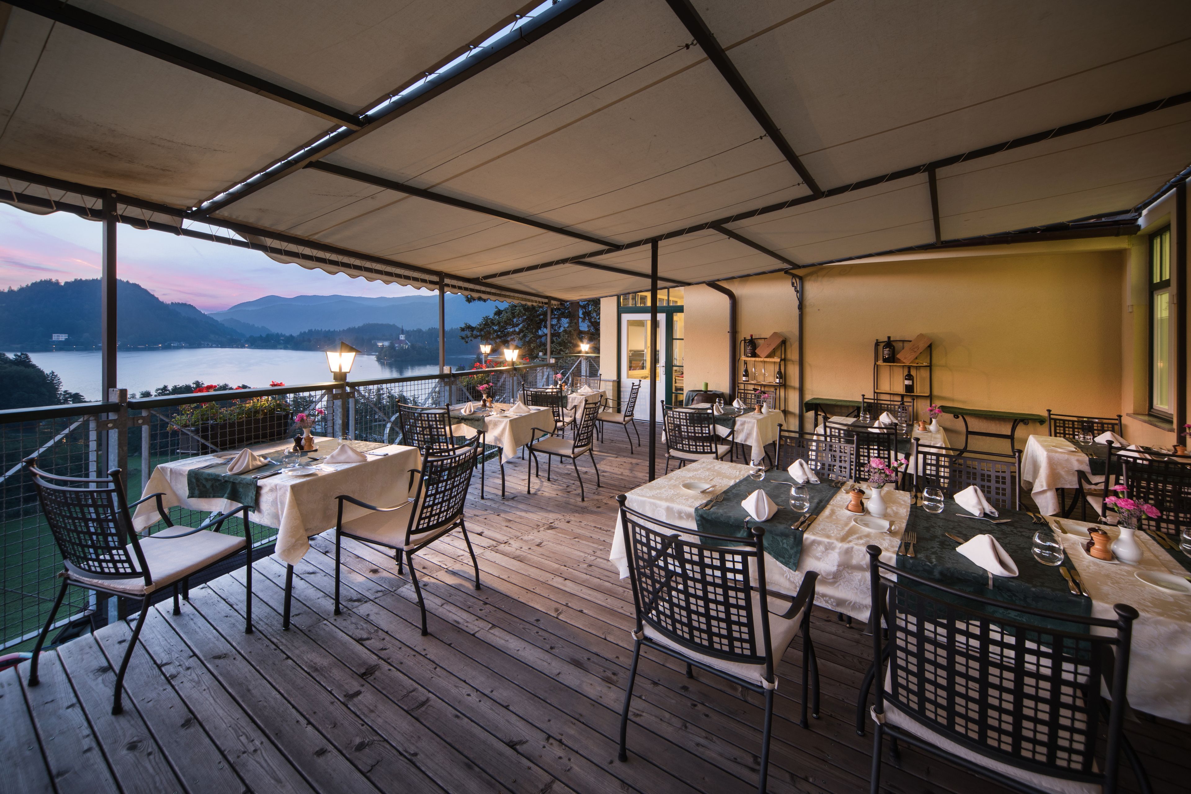 breakfast, lunch, dinner served; garden views