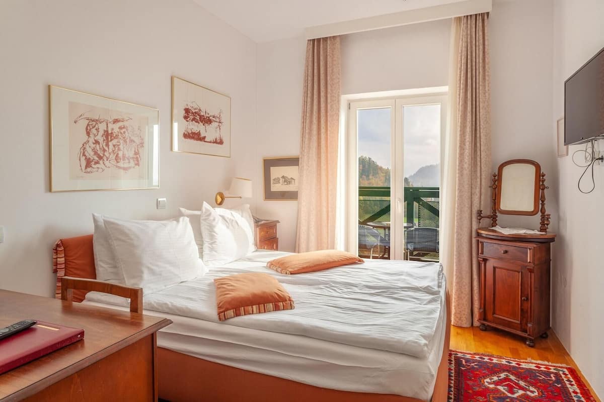 Hypo-allergenic bedding available, minibar, in-room safe, desk