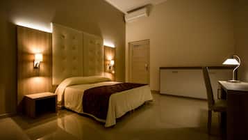 Superior-Doppel- oder -Zweibettzimmer | Hochwertige Bettwaren, Daunenbettdecken, Minibar, Zimmersafe