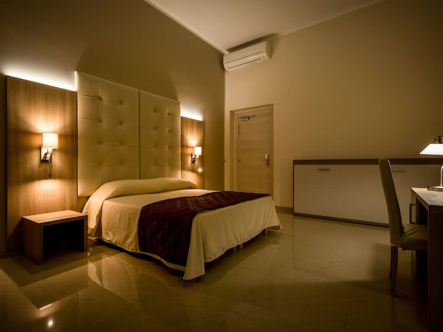 Premium bedding, down comforters, minibar, in-room safe