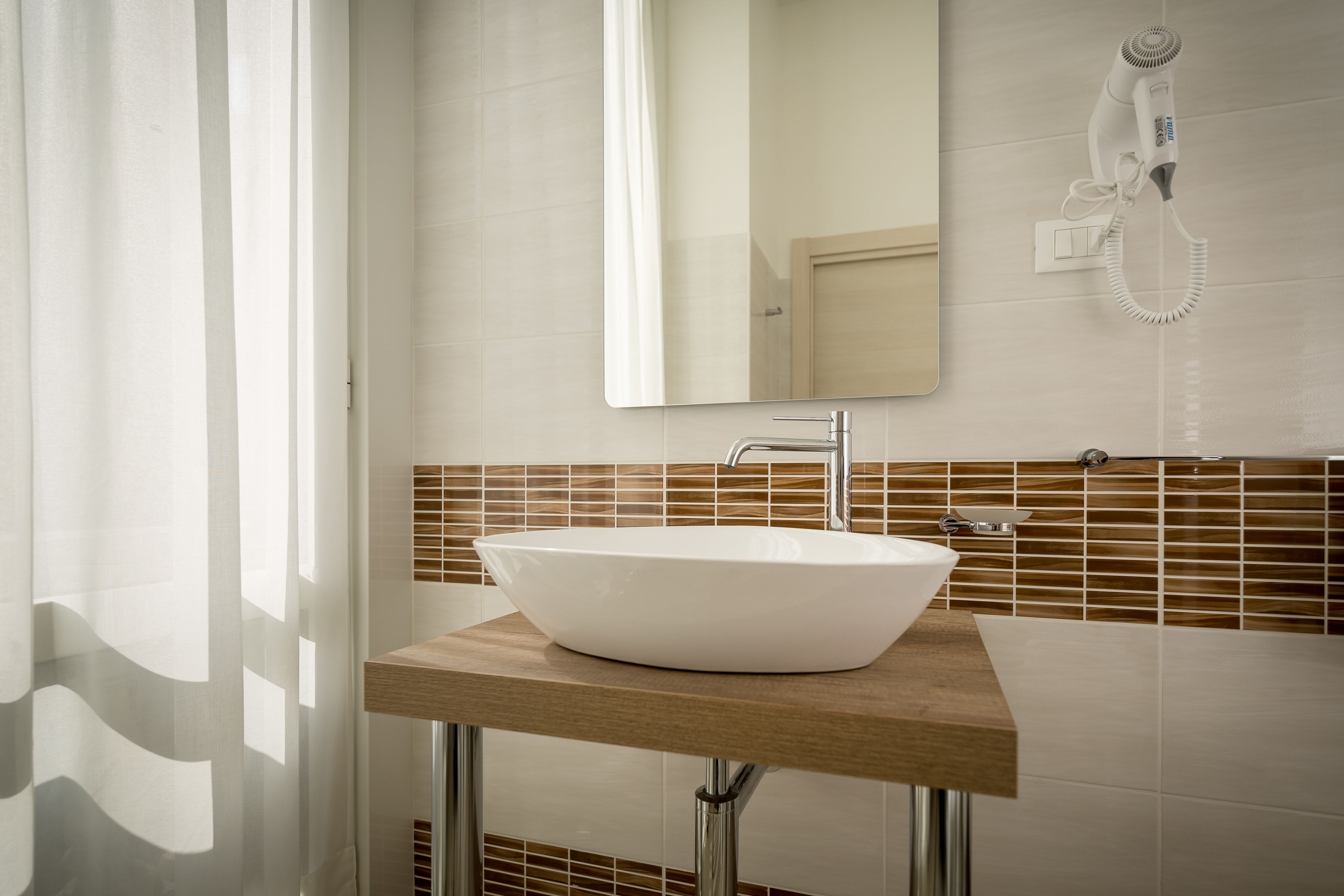 superior double or twin room | bathroom | shower, free toiletries, hair dryer, bidet