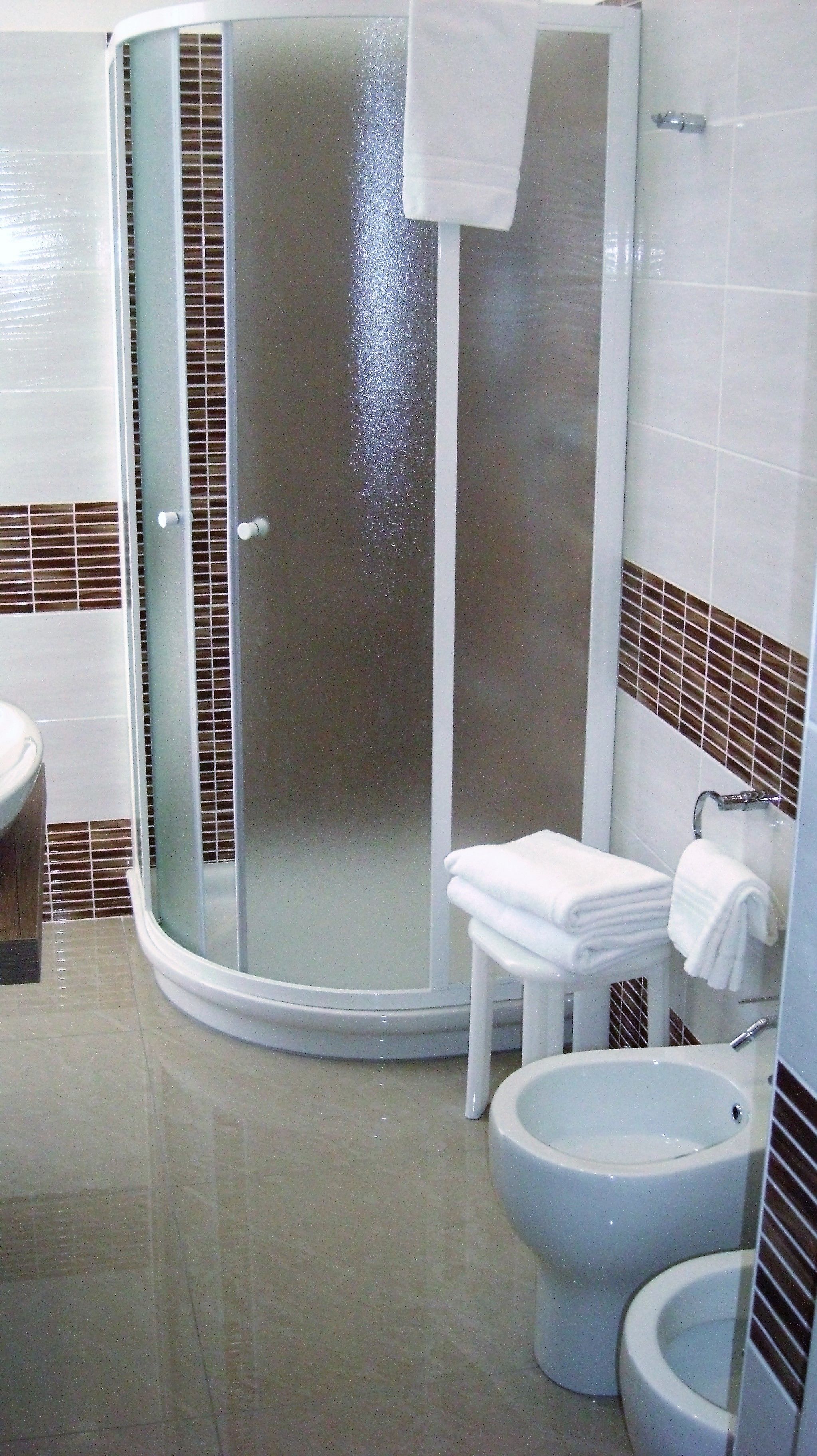 superior room, 1 double bed (small) | bathroom | shower, free toiletries, hair dryer, bidet