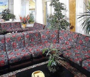 Lobby sitting area - Hotel Lugano (Cattolica)