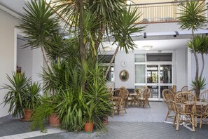 Outdoor dining - Hotel Lugano (Cattolica)