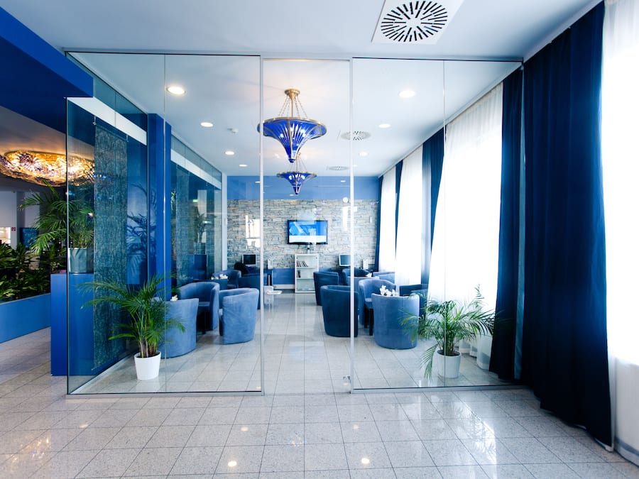 Área de estar no saguão