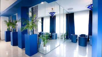 Coin salon dans le hall