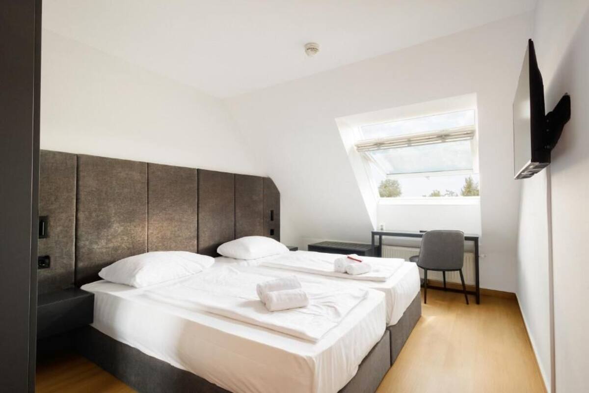 Superior Double Room | Desk, soundproofing, WiFi (free), bed sheets