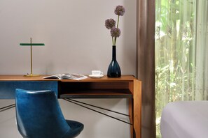 Junior Suite mit privatem Pool | Daunenbettdecken, Minibar, Zimmersafe, individuell eingerichtet