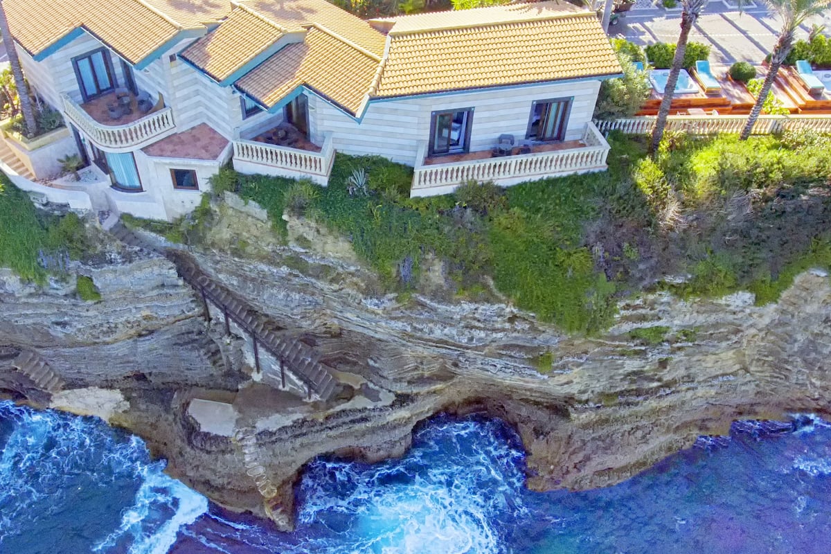 Panoramic Suite, Sea View | Down duvets, minibar, in-room safe, individually furnished