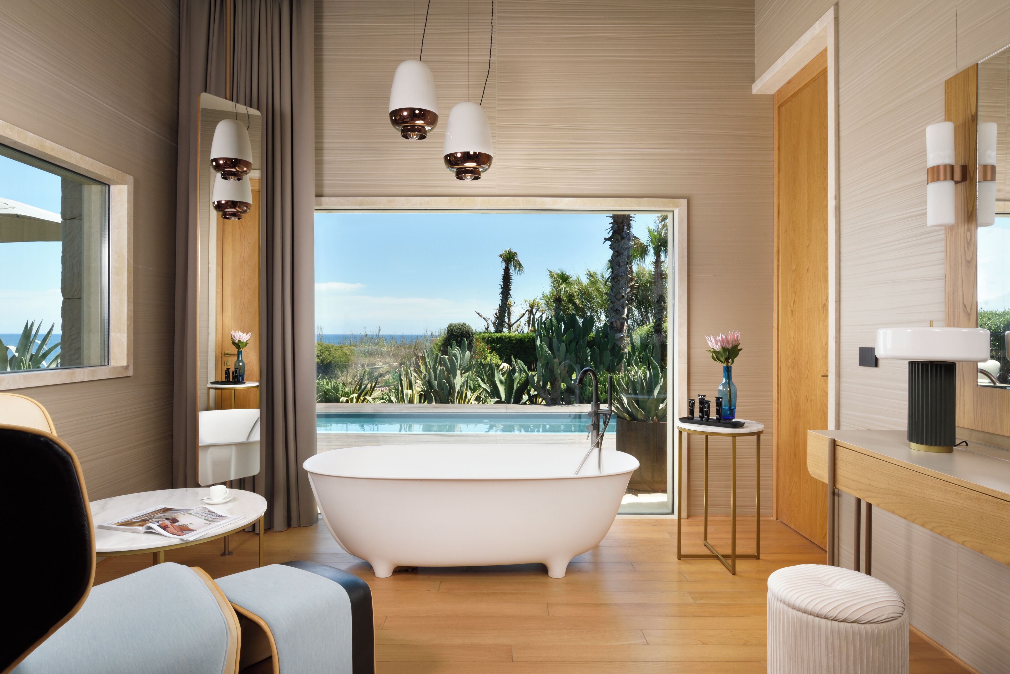 Villa de lujo, 2 habitaciones, vista al mar (The Suitest) | Baño | Regadera, regadera tipo lluvia, amenidades de baño de diseñador 