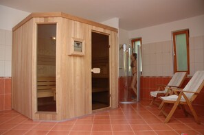 Sauna - Hullám Villa (Balatonmariafurdo)