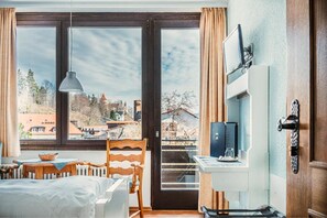 Enkeltrom – basic, 1 soverom | Oppholdsområde | Flatskjerm-TV