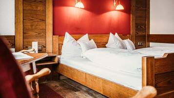 Basic Double Room, 1 Bedroom | In-room safe, desk, free WiFi, bed sheets