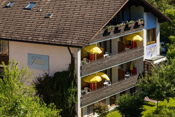 Entrada al alojamiento