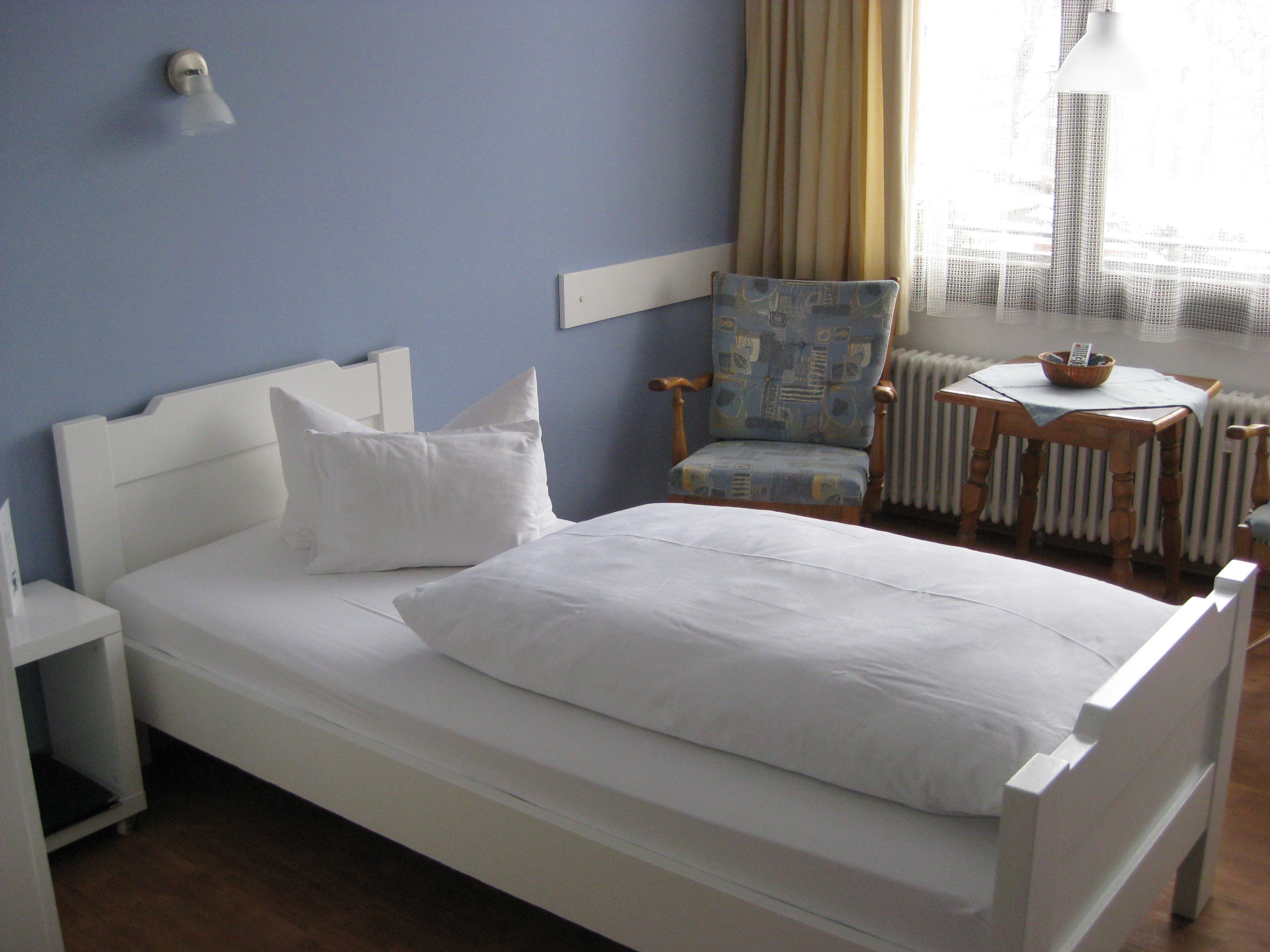 basic single room, 1 bedroom | in-room safe, desk, free wifi, bed sheets