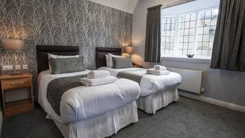 Executive Twin Room | In-room safe, desk, iron/ironing board, free cribs/infant beds