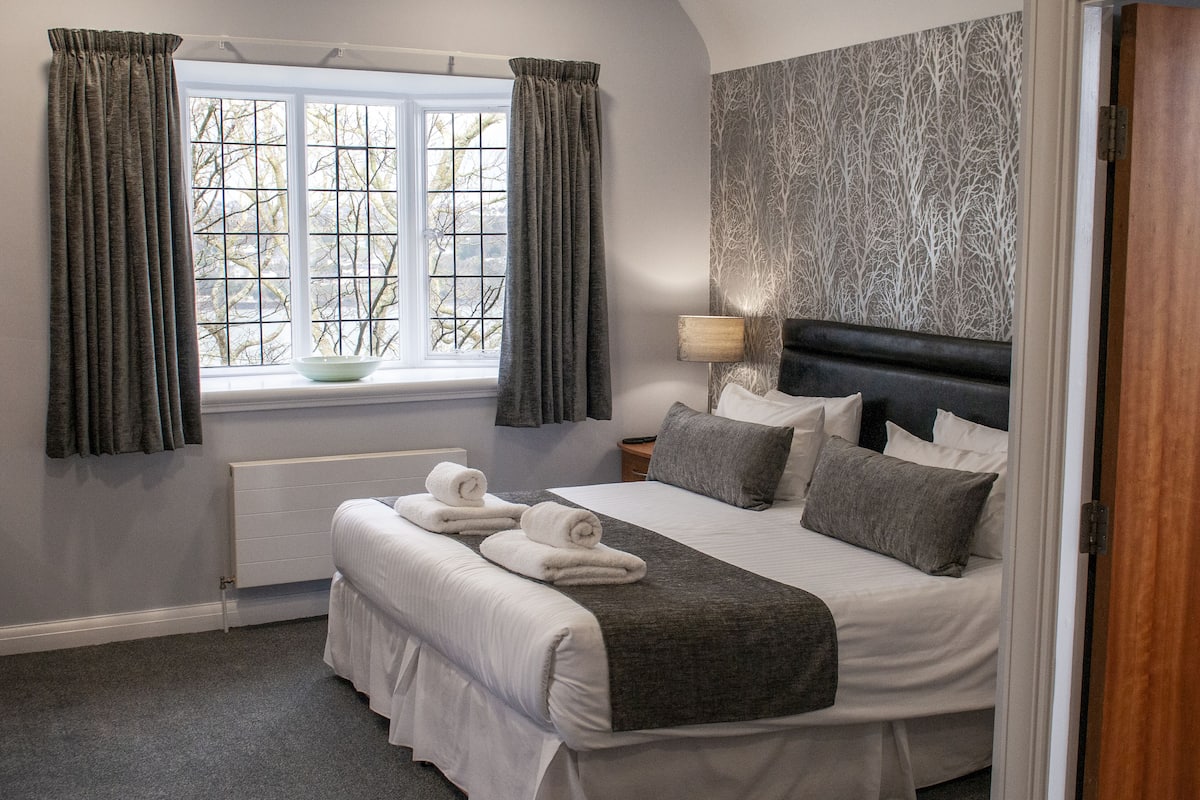 In-room safe, desk, iron/ironing board, free cots/infant beds