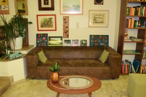 Lobby sitting area - Aris Hotel (Kantanos-Selino)