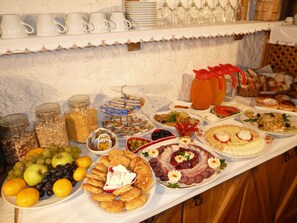 Free breakfast - Guest House Kandilj (Sarajevo)