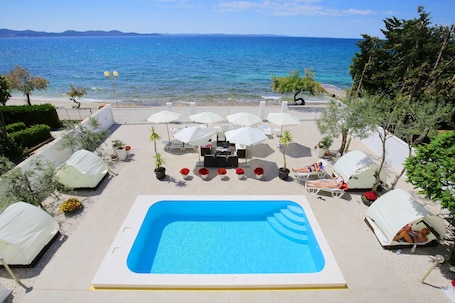 Seasonal outdoor pool, pool umbrellas, sun loungers