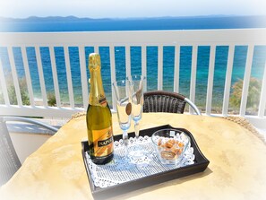 埃及棉床單、Select Comfort 床墊、迷你吧、房內夾萬