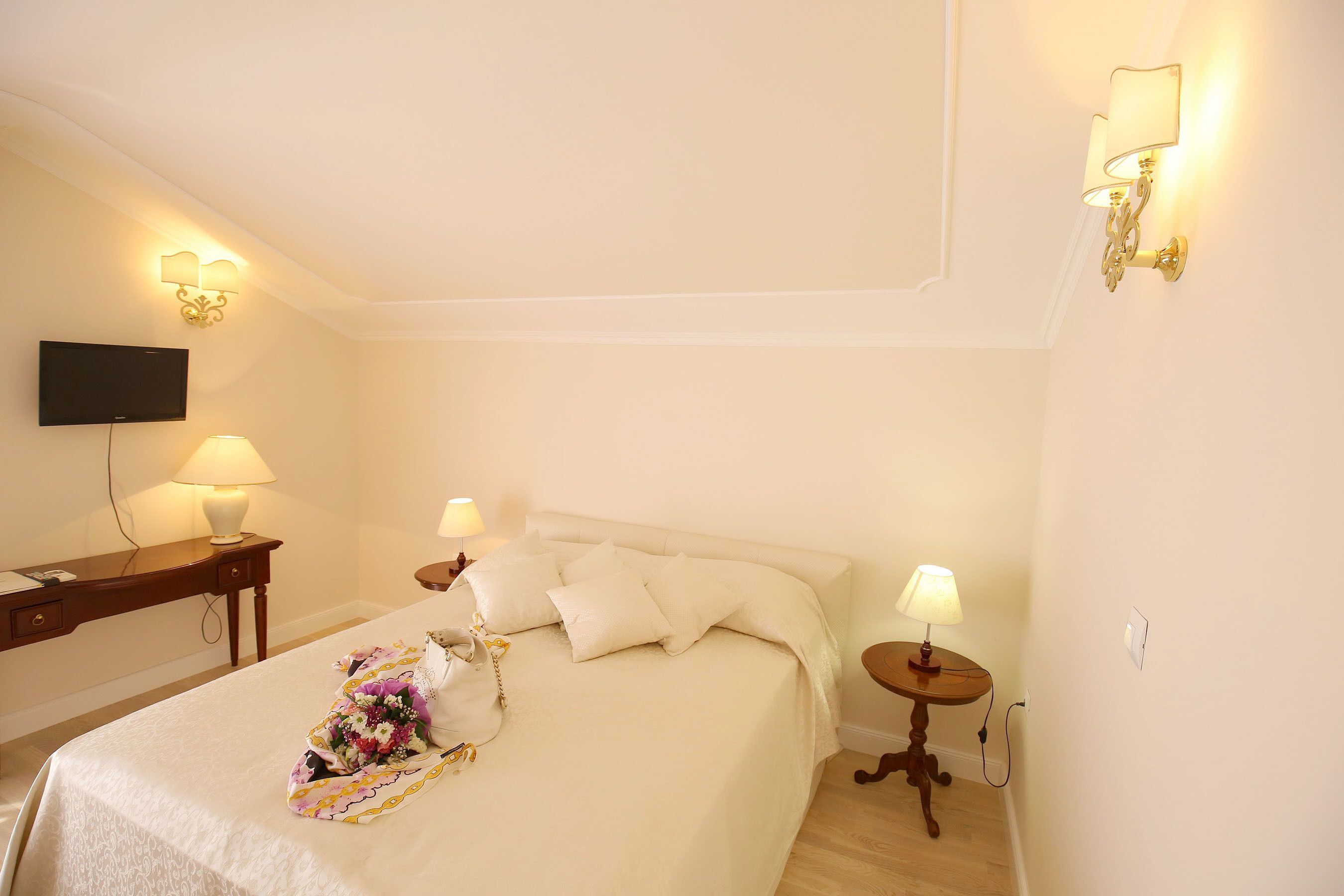 Egyptian cotton sheets, Select Comfort beds, minibar, in-room safe