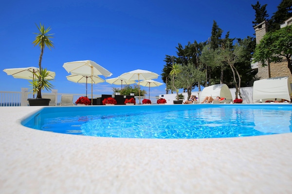 Seasonal outdoor pool, pool umbrellas, sun loungers