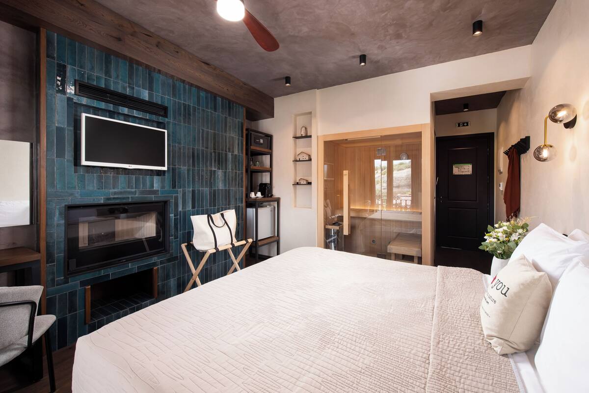 The Sauna Suite with Fireplace & Steam Shower | Sengetøy i egyptisk bomull, sengetøy av topp kvalitet og dundyner