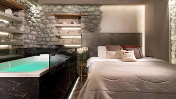 The Stone Room with Hot Tub | Egyptinpuuvillaiset lakanat, ylelliset vuodevaatteet, untuvapeitot