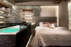 The Stone Room with Hot Tub | Sábanas de algodón egipcio, ropa de cama de alta calidad y edredón 