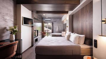 The Hot Tub Suite with Fireplace & Steam Shower