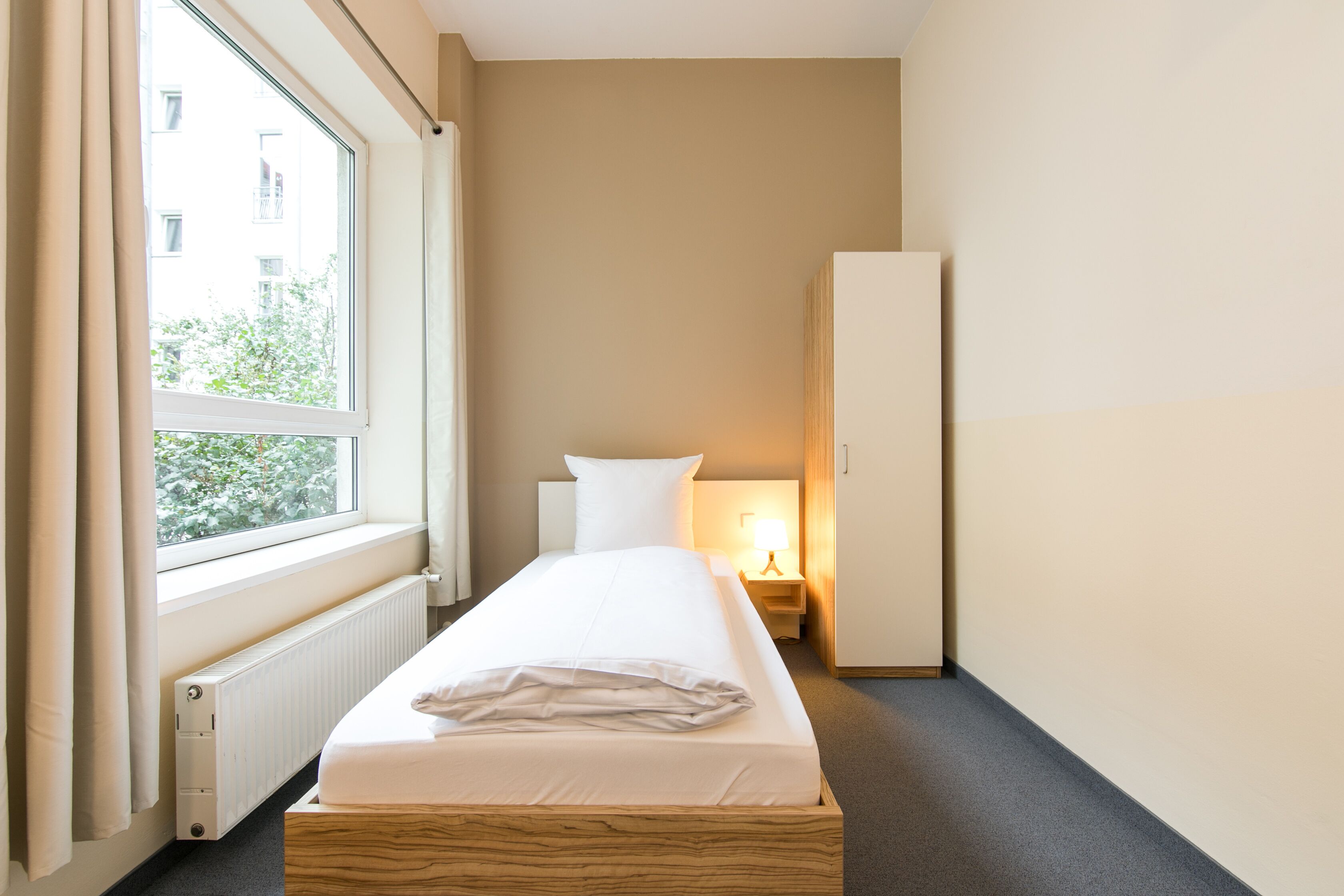 standard single room | hypo-allergenic bedding, in-room safe, desk, laptop workspace