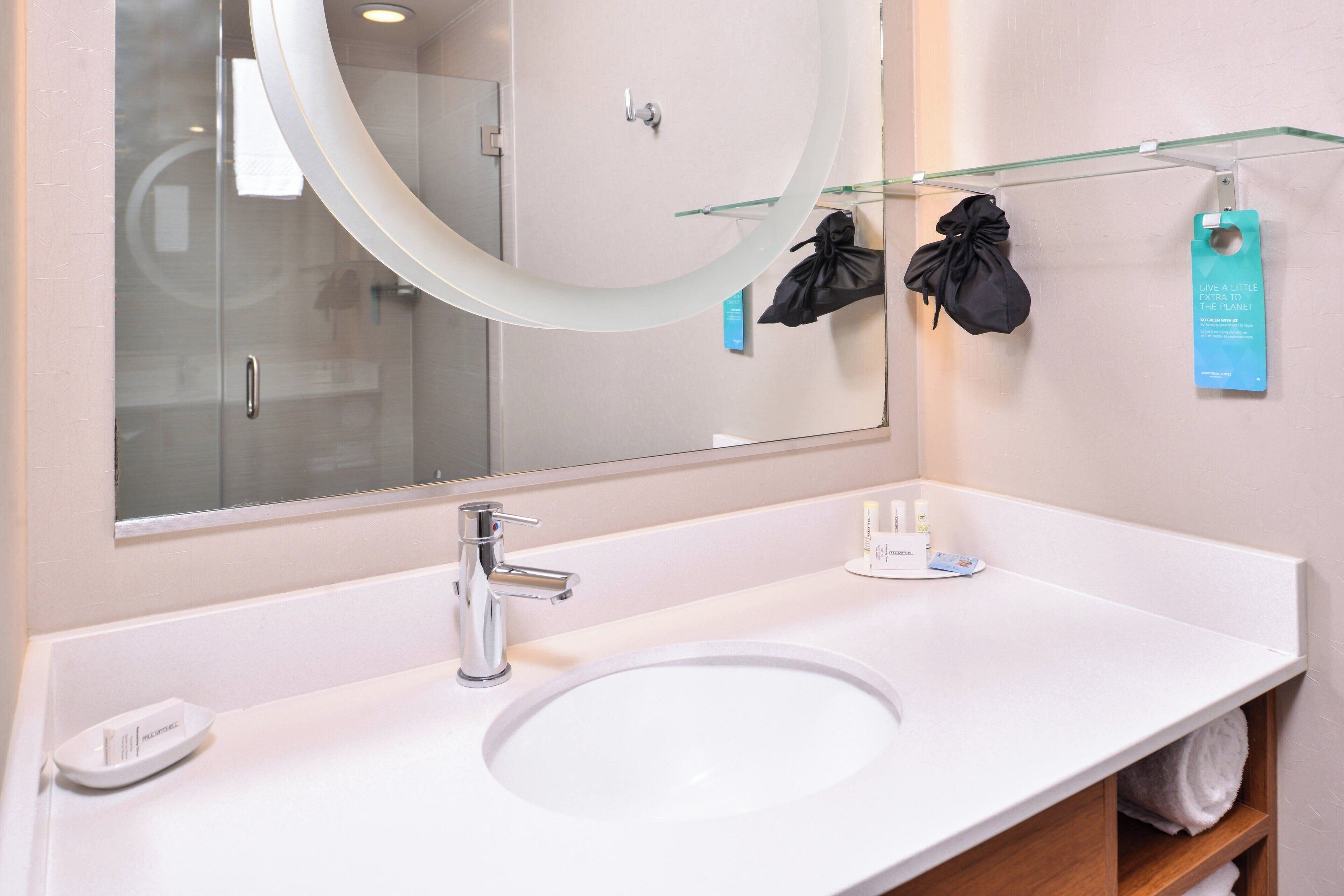 combined shower/bathtub, free toiletries, hair dryer, towels