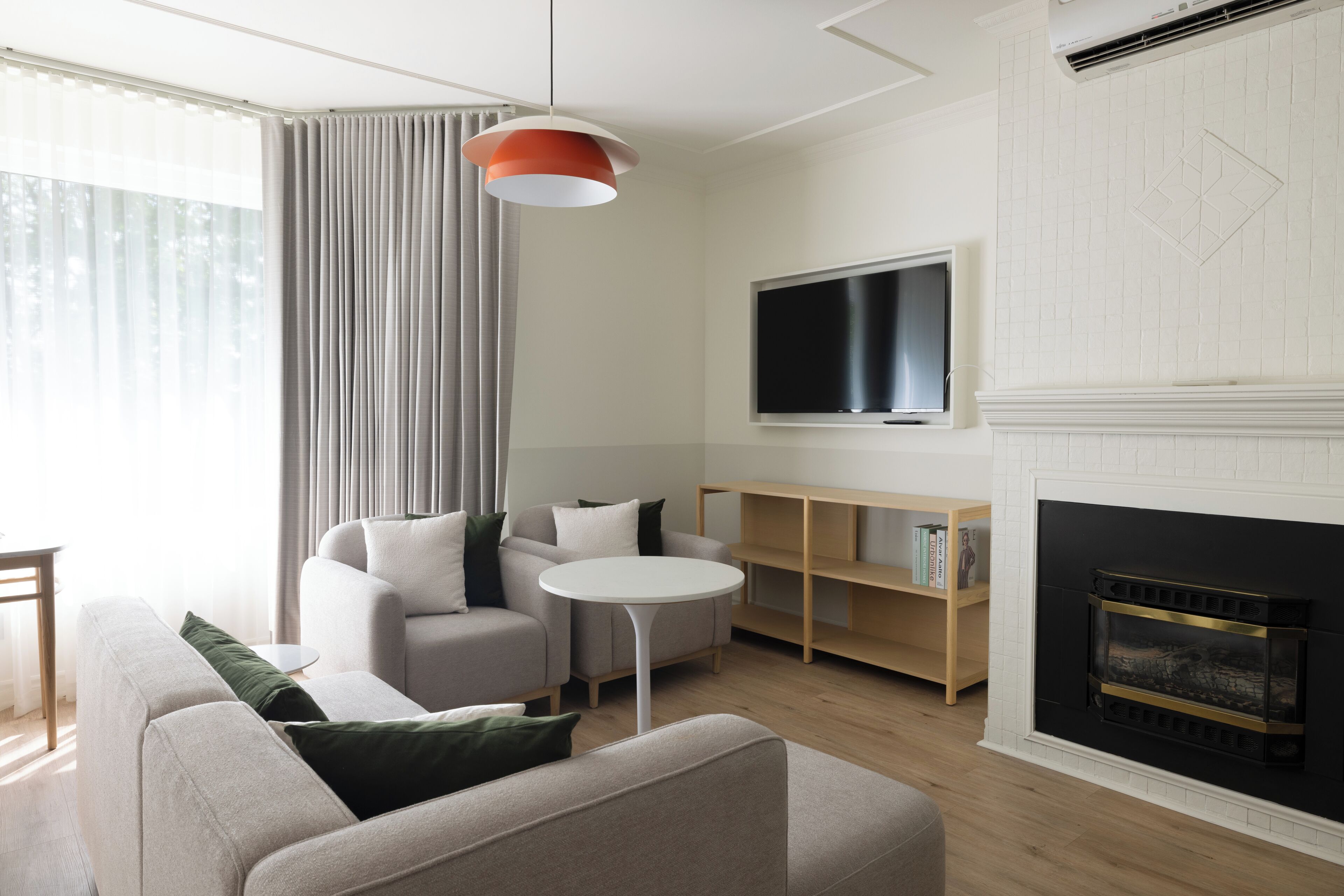 deluxe suite, 1 king bed | 1 bedroom, desk, blackout curtains, iron/ironing board